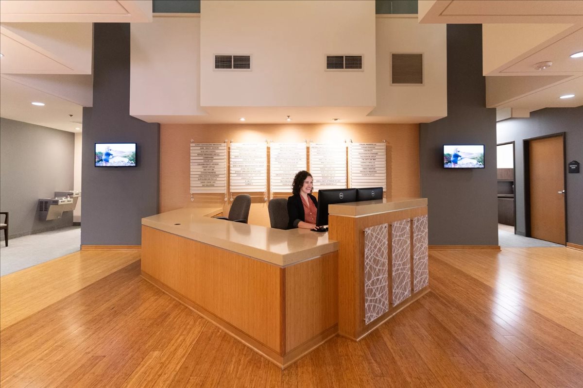 5200 Meadows Rd, Lake Forest Office Images