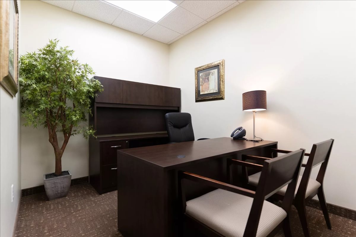 5200 Meadows Rd, Lake Forest Office Images