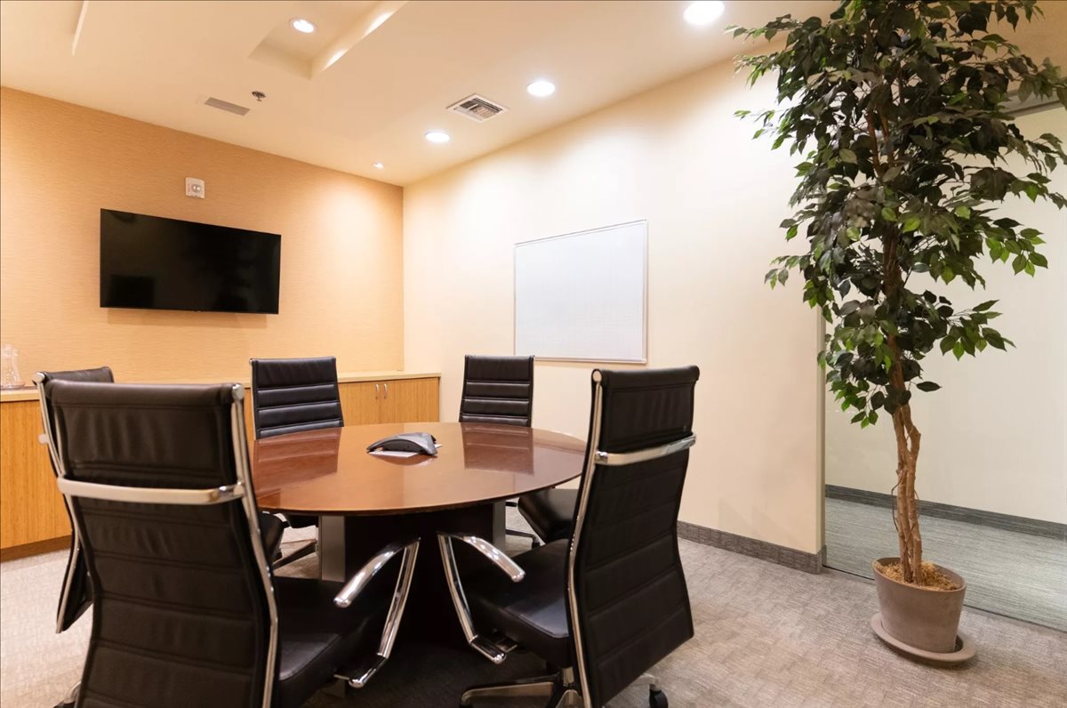 5200 Meadows Rd, Lake Forest Office Images