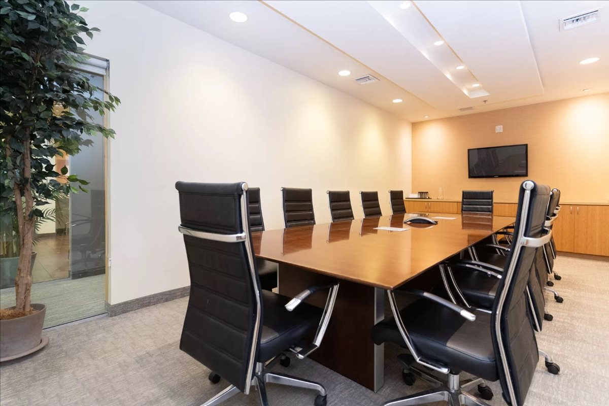 5200 Meadows Rd, Lake Forest Office Space - Lake Oswego