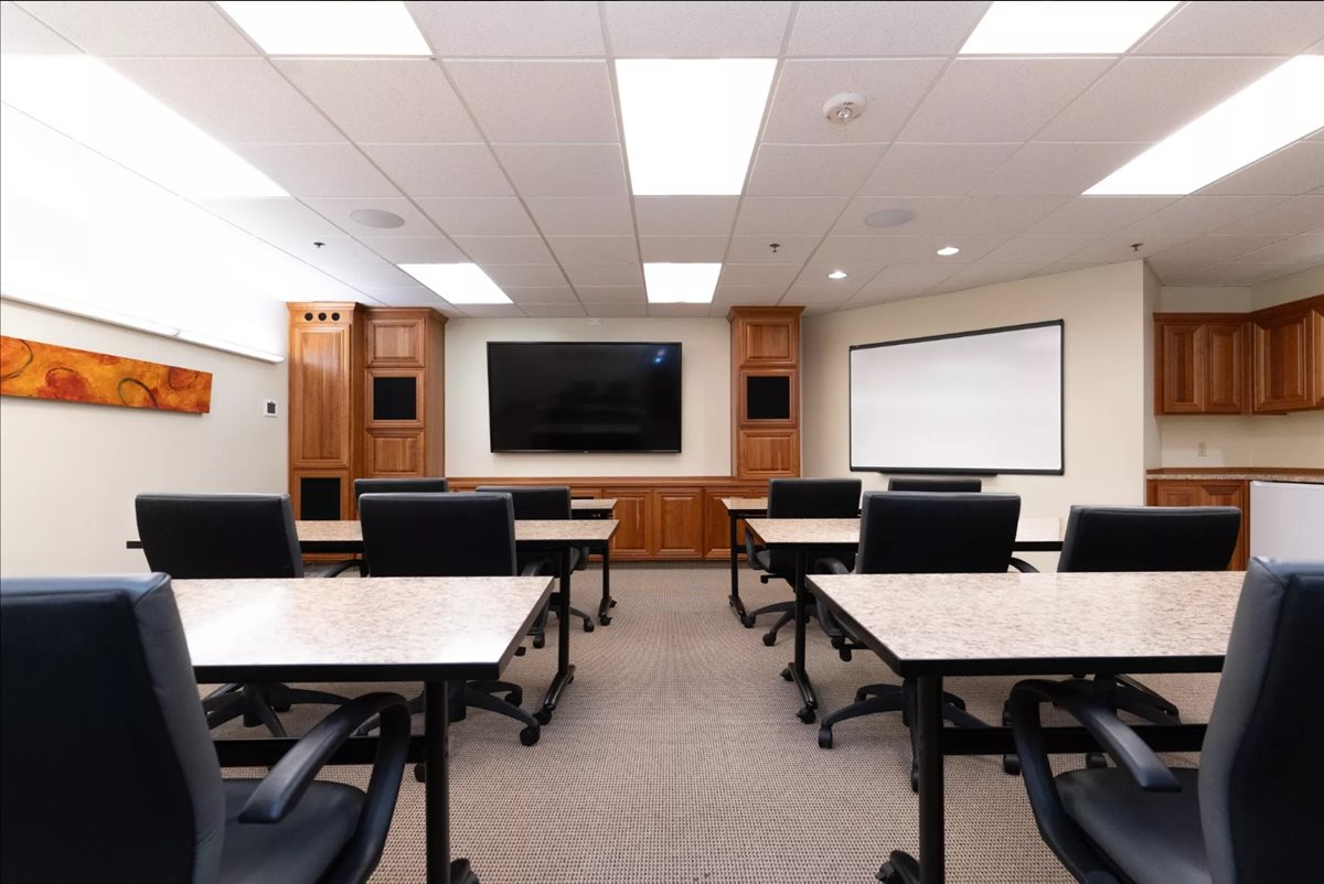 5200 Meadows Rd, Lake Forest Office Space - Lake Oswego