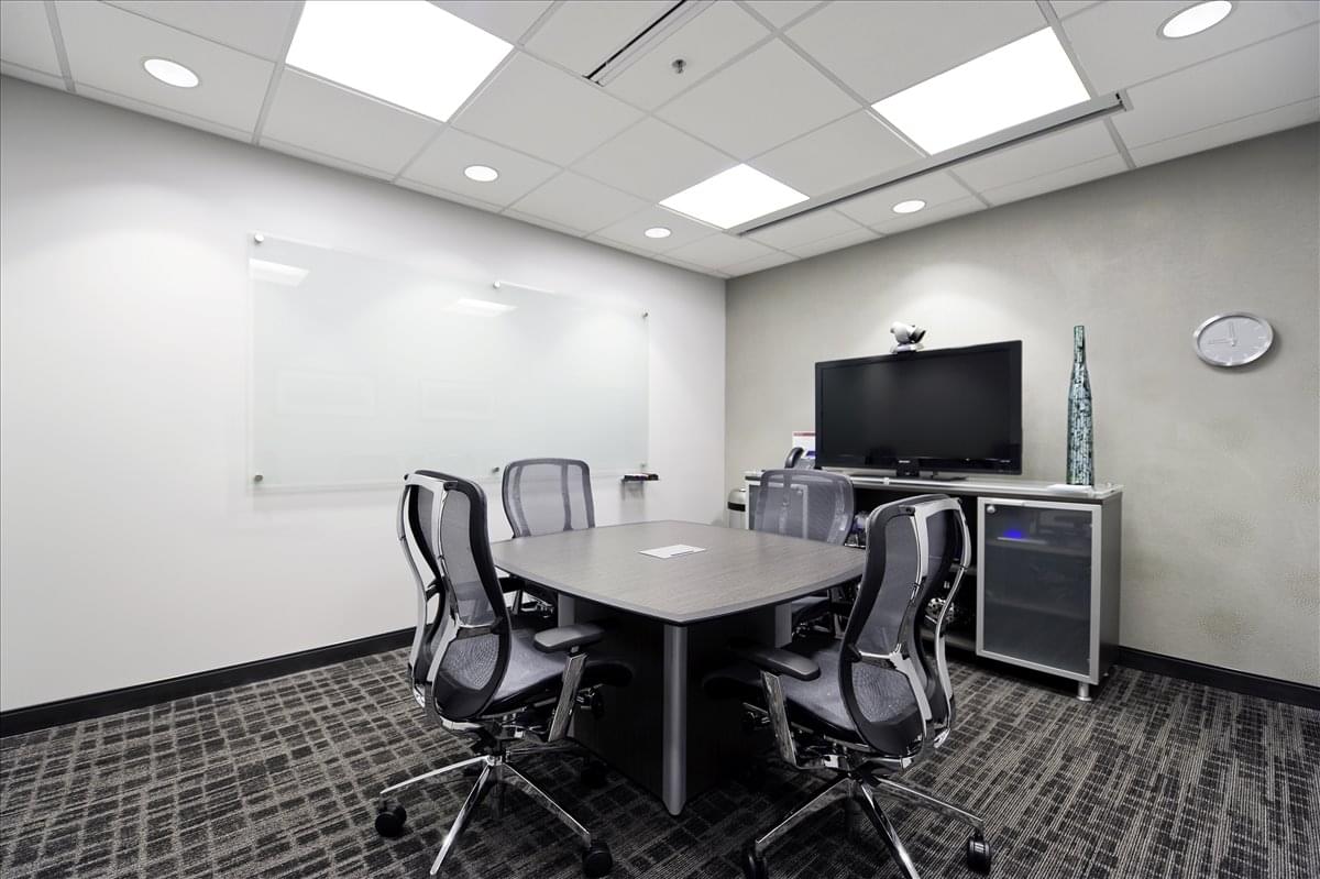 3900 N Causeway Blvd Office Images