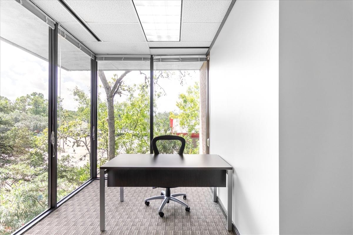 950 Echo Ln Office Images