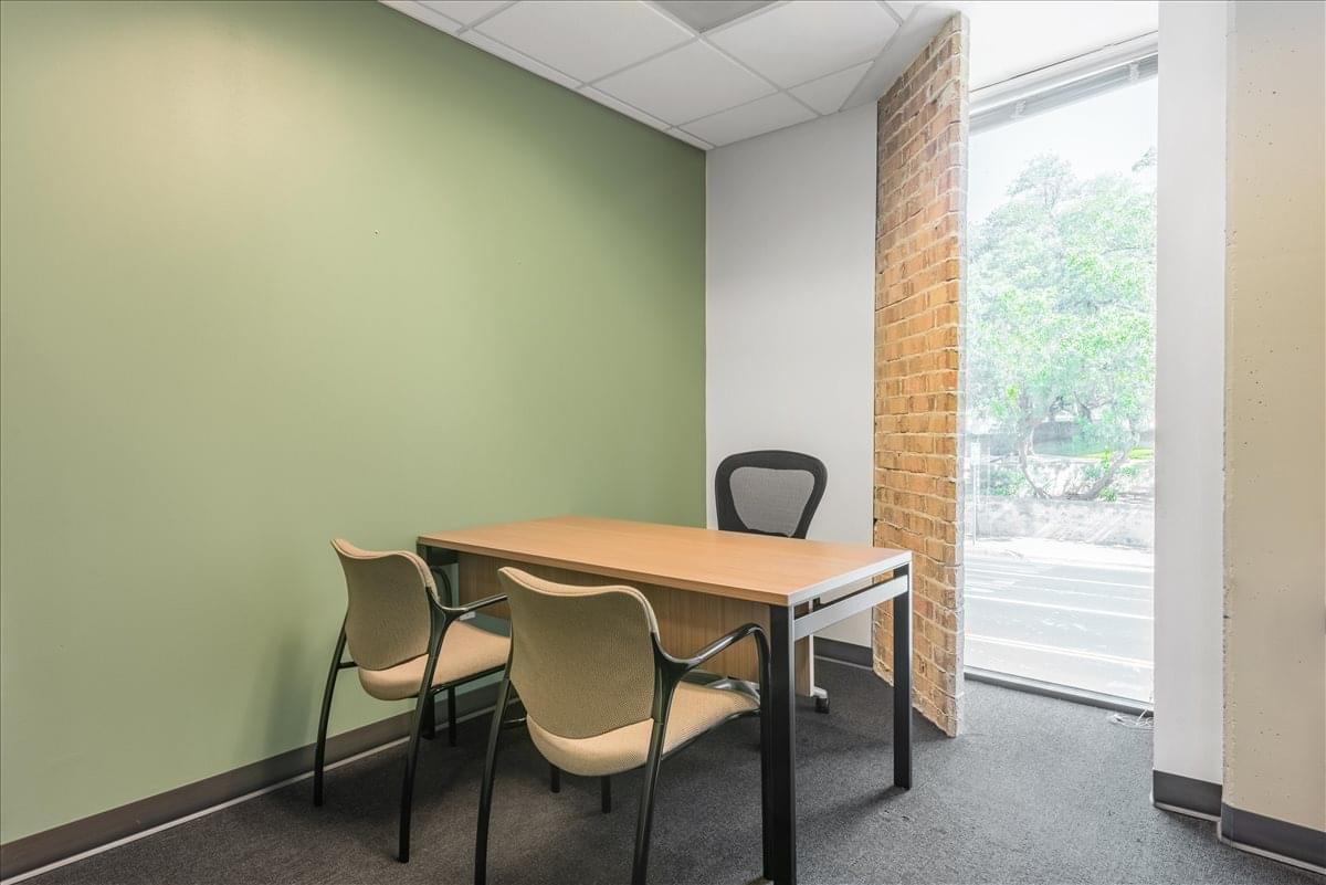 2021 Guadalupe St, The Drag Office Images