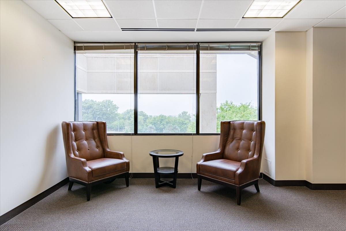 Holmes Corporate Center II, 1001 E 101st Terrace Office Space - Kansas City