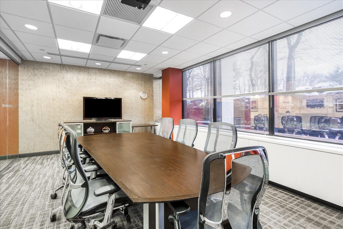 777 Westchester Ave Office Images