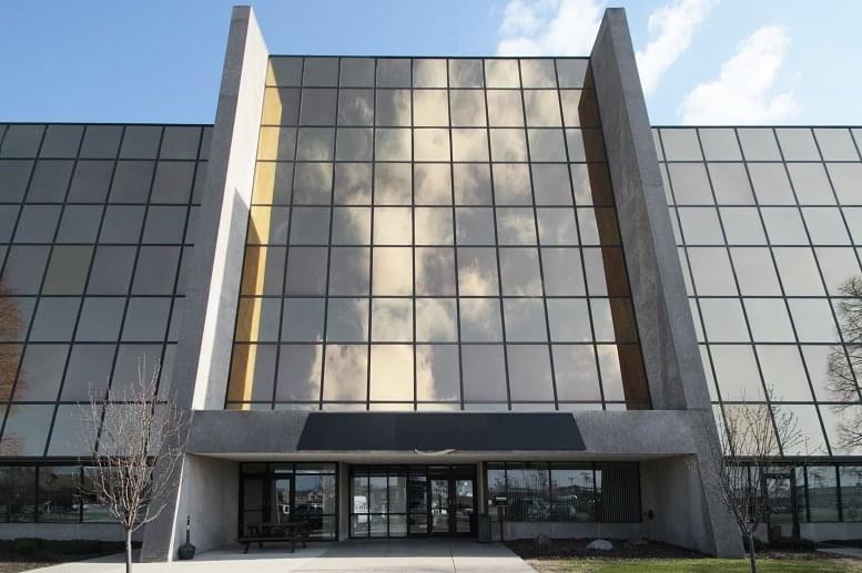 Fox River Mall available for companies in Appleton