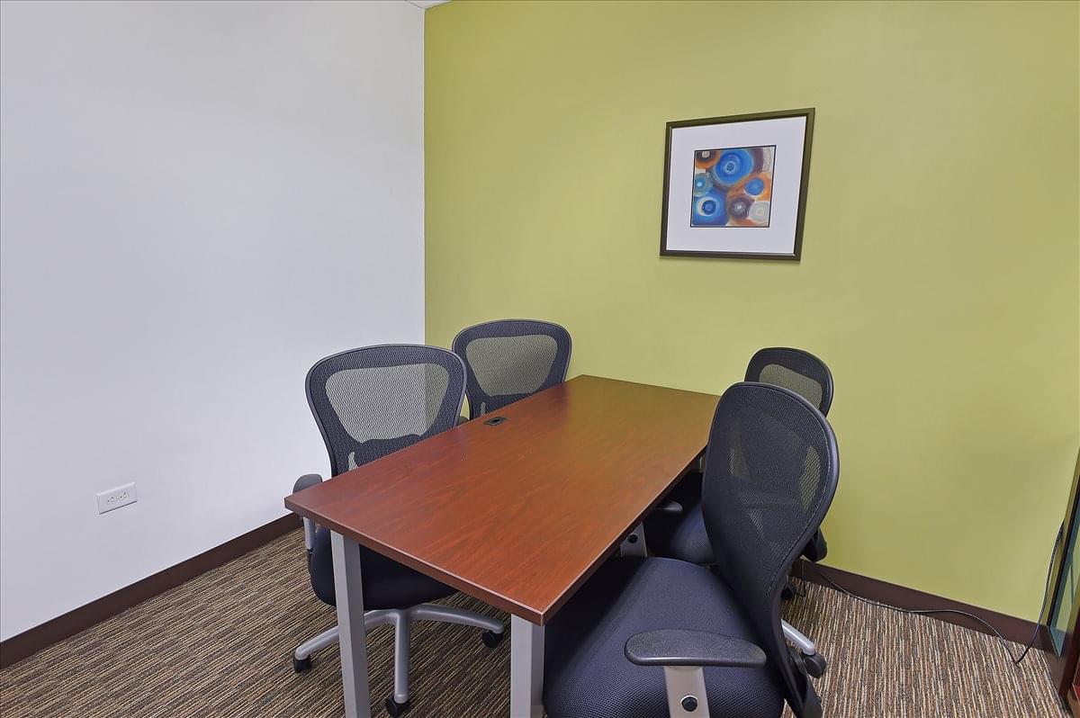 200 Continental Dr Office Images