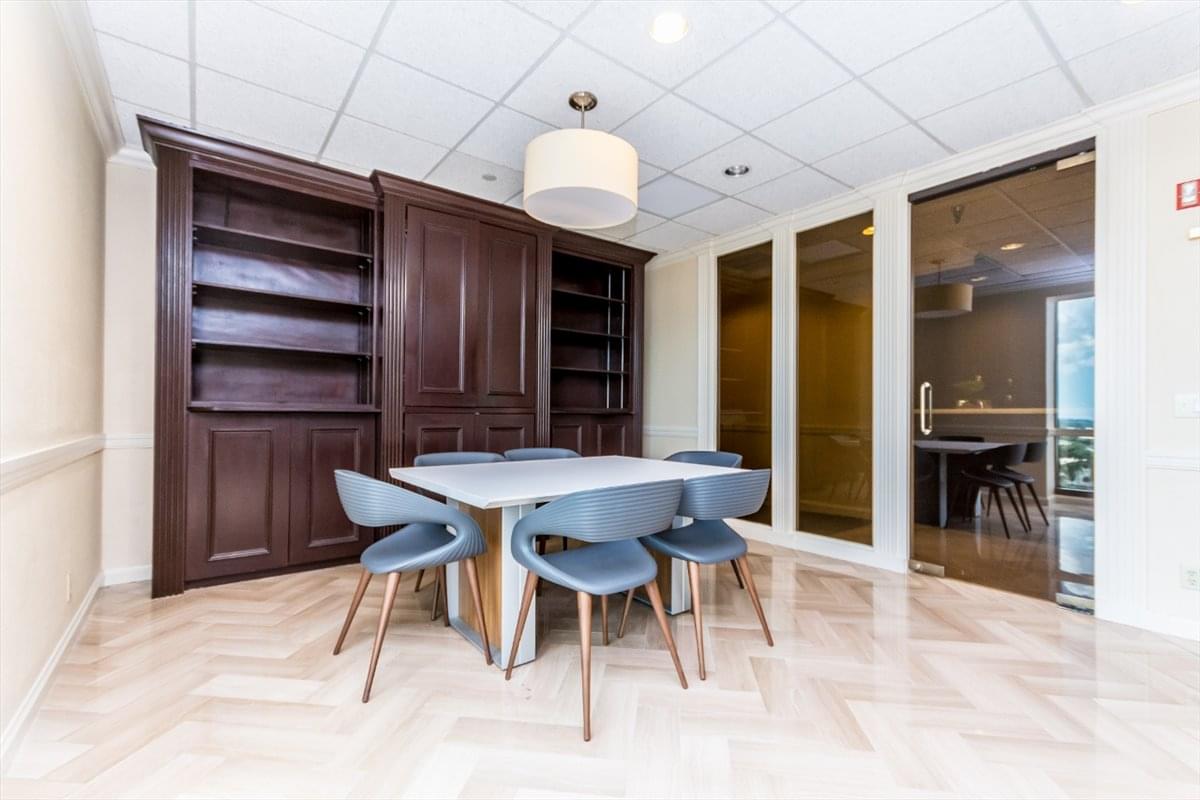1645 Palm Beach Lakes Boulevard Office Images