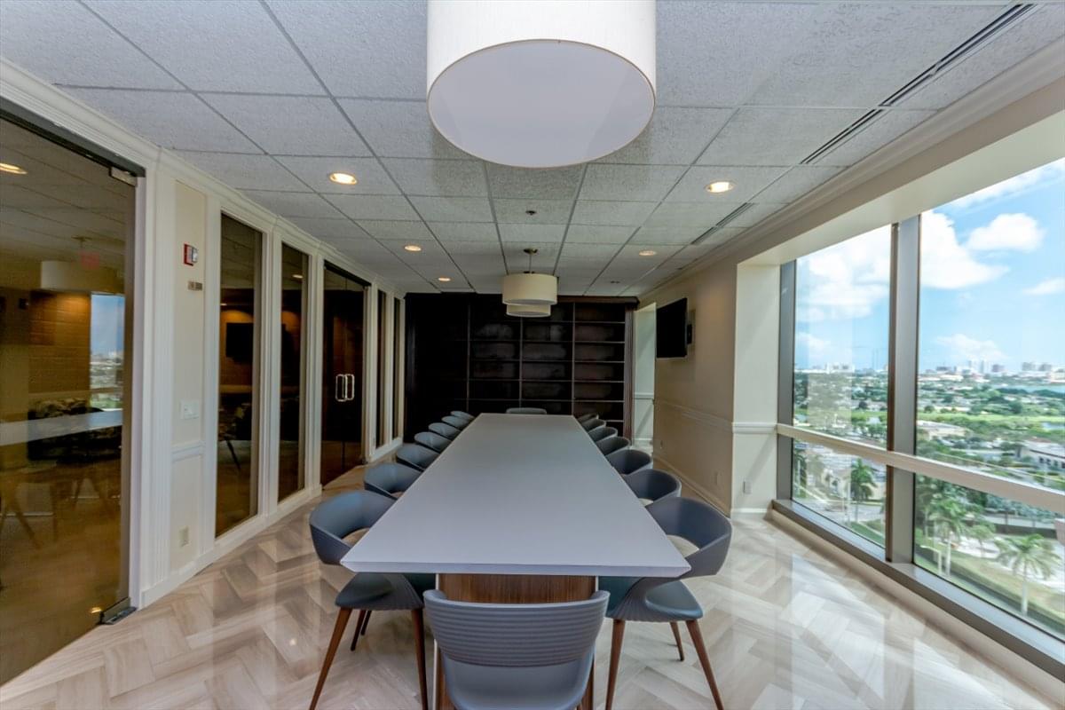 1645 Palm Beach Lakes Boulevard Office Images