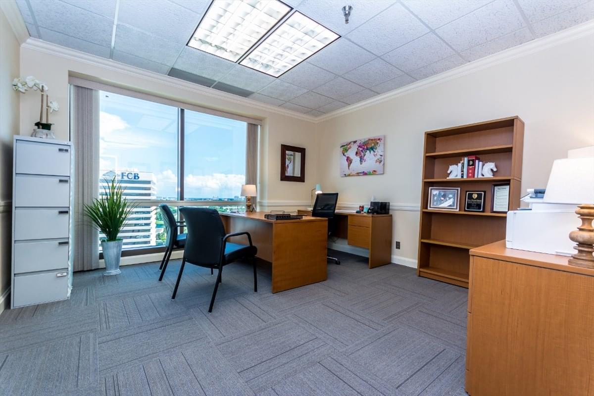 1645 Palm Beach Lakes Boulevard Office Images