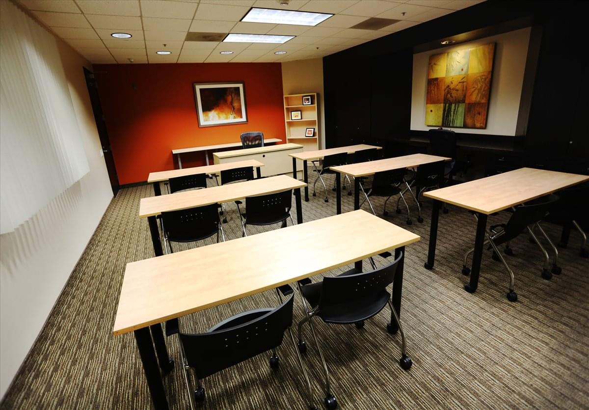 Pacific Pointe Center, 879 W 190th St, Gardena Office Space - Torrance