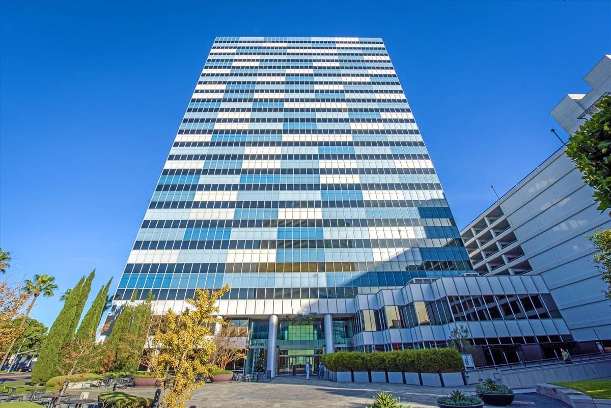 222 N Sepulveda Blvd available for companies in El Segundo