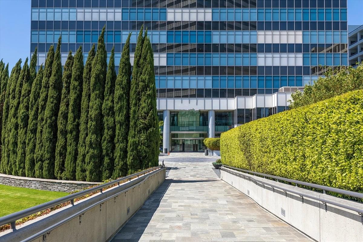 222 N Sepulveda Blvd Office Images