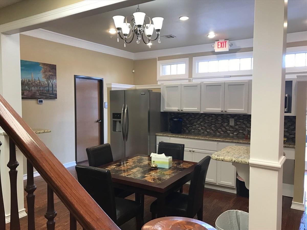 771 E Southlake Blvd Office Images