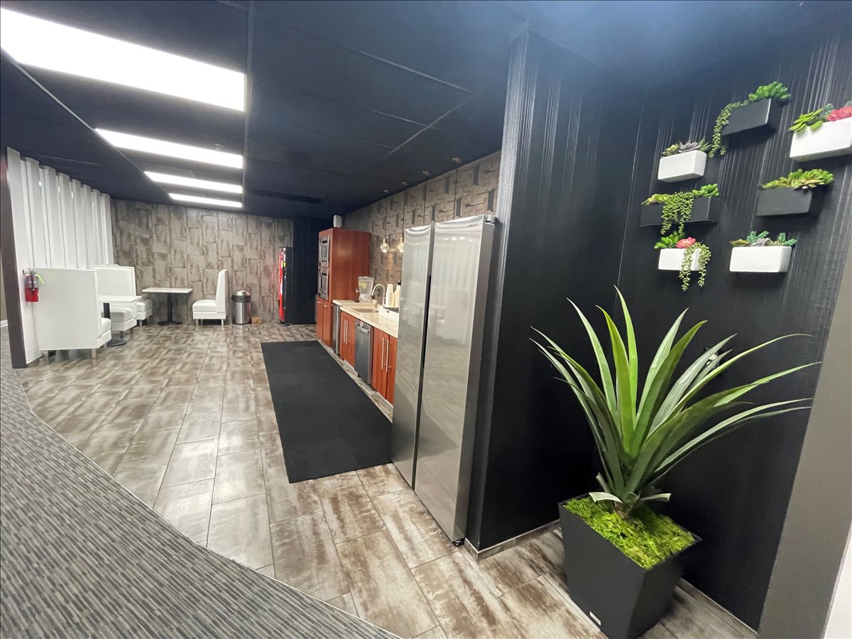 Graystone Centre, 3010 Lyndon B Johnson Fwy, 12th Fl Office Images