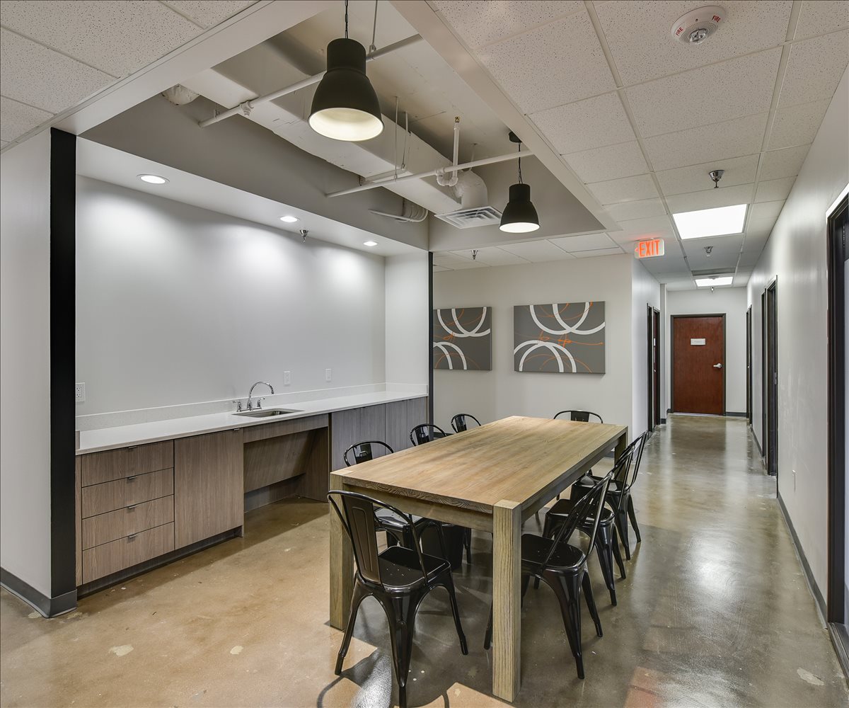 2300 Valley View Ln Office Images