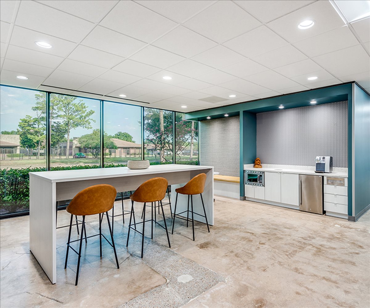 Northwest Central, 5600 NW Central Dr, Fairbanks / Northwest Crossing Office Space - Houston