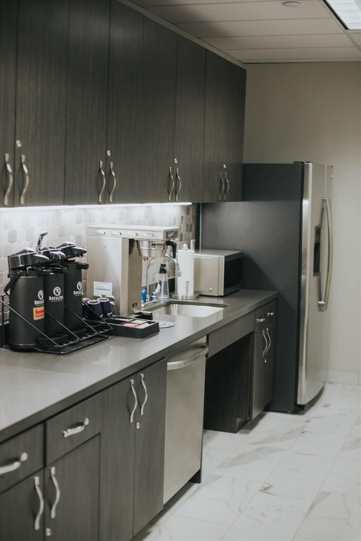 Regency Plaza, 3710 Rawlins St, 14th Fl, Oak Lawn Office Space - Dallas