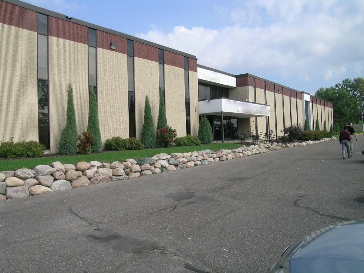 2042 Wooddale Dr Office Space - Woodbury