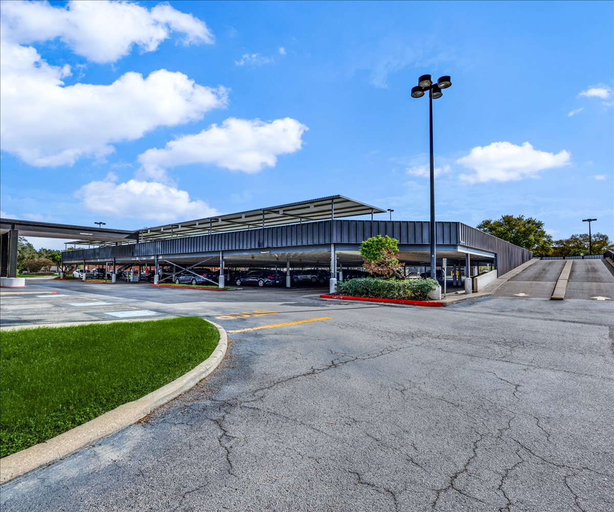 Wells Fargo Plaza Northwest, 13201 Northwest Fwy, Fairbanks / Northwest Crossing, West Side Office Images