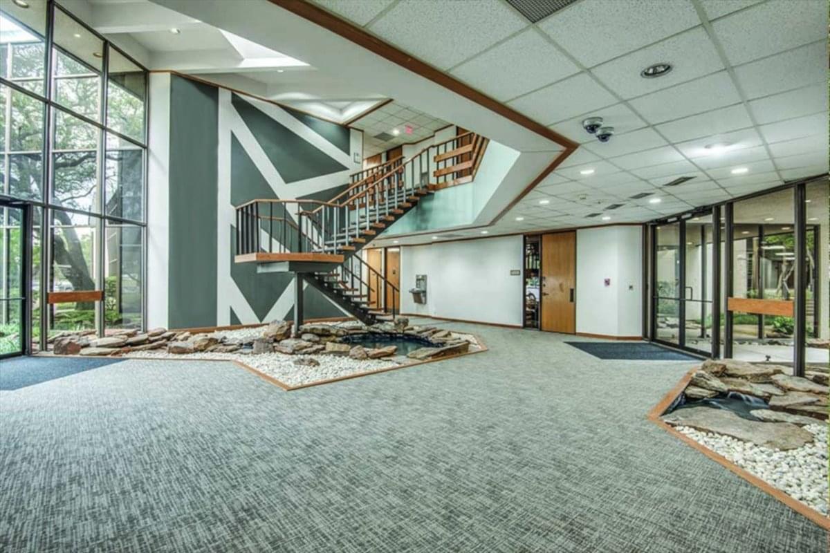 2665 Villa Creek Dr available for companies in Farmers Branch