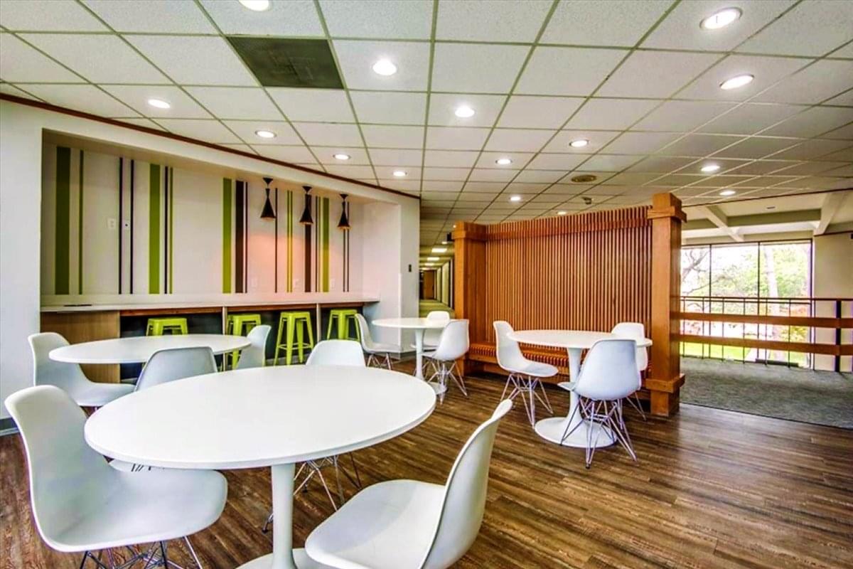 II Metro Square, 2735-2775 Villa Creek Drive Office Space - Farmers Branch