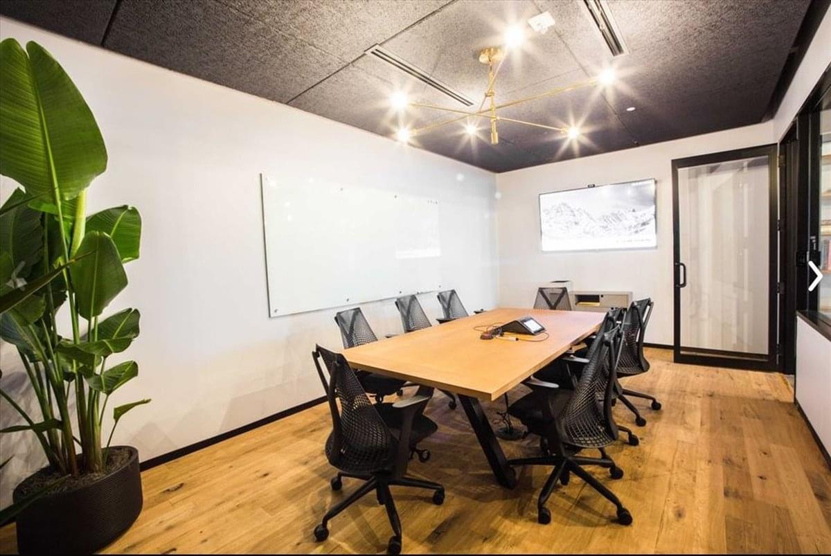 909 Davis St Office Images