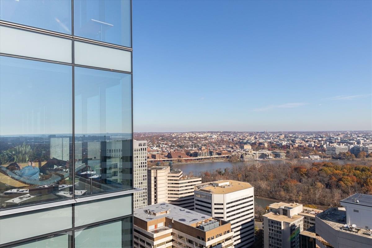 CEB Tower @ Central Place, 1201 Wilson BLVD, Rosslyn Office Space - Arlington
