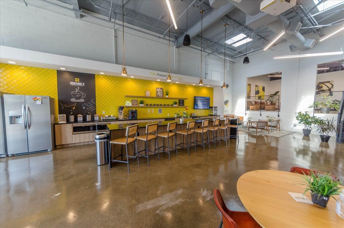 1806 Summit Ave available for companies in Richmond