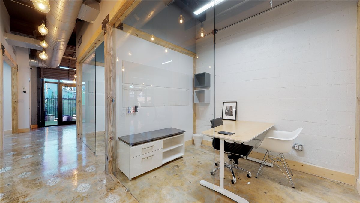 142 NW 37th St Office Space - Miami