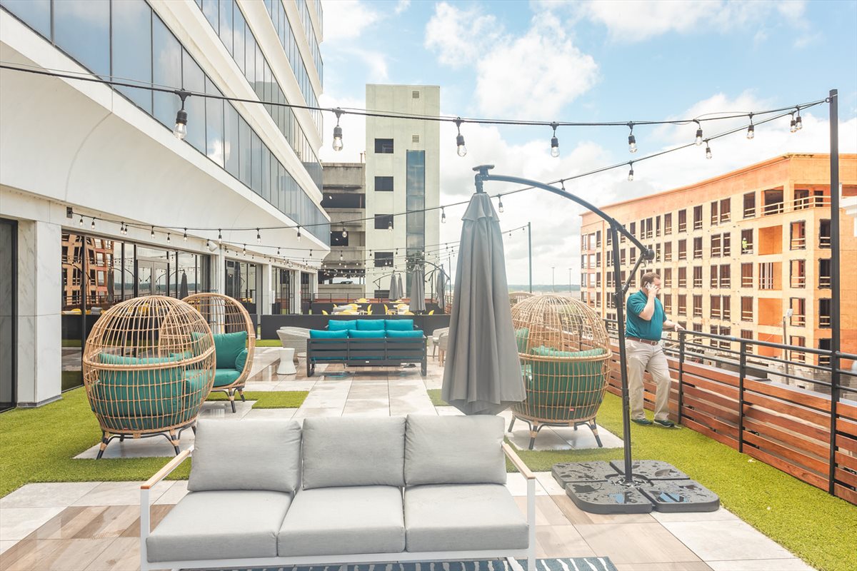 1122 Lady Street Office Images