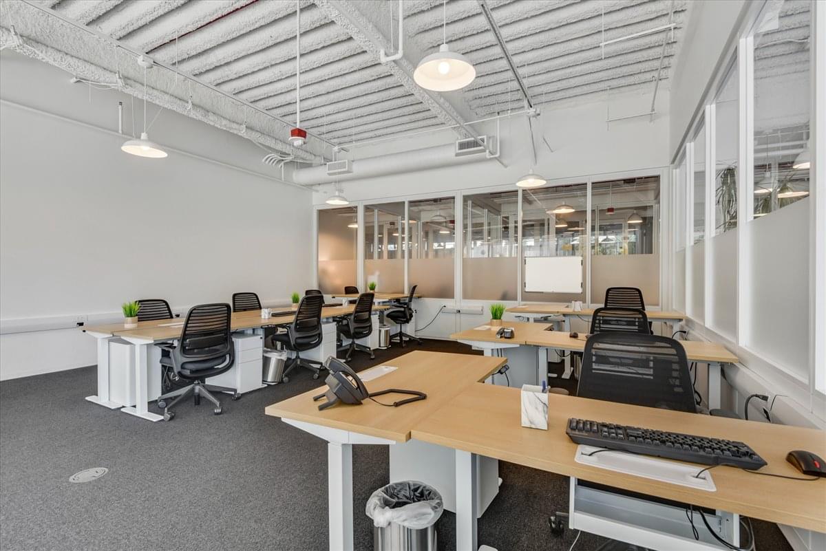407 North Maple Drive available for companies in Beverly Hills