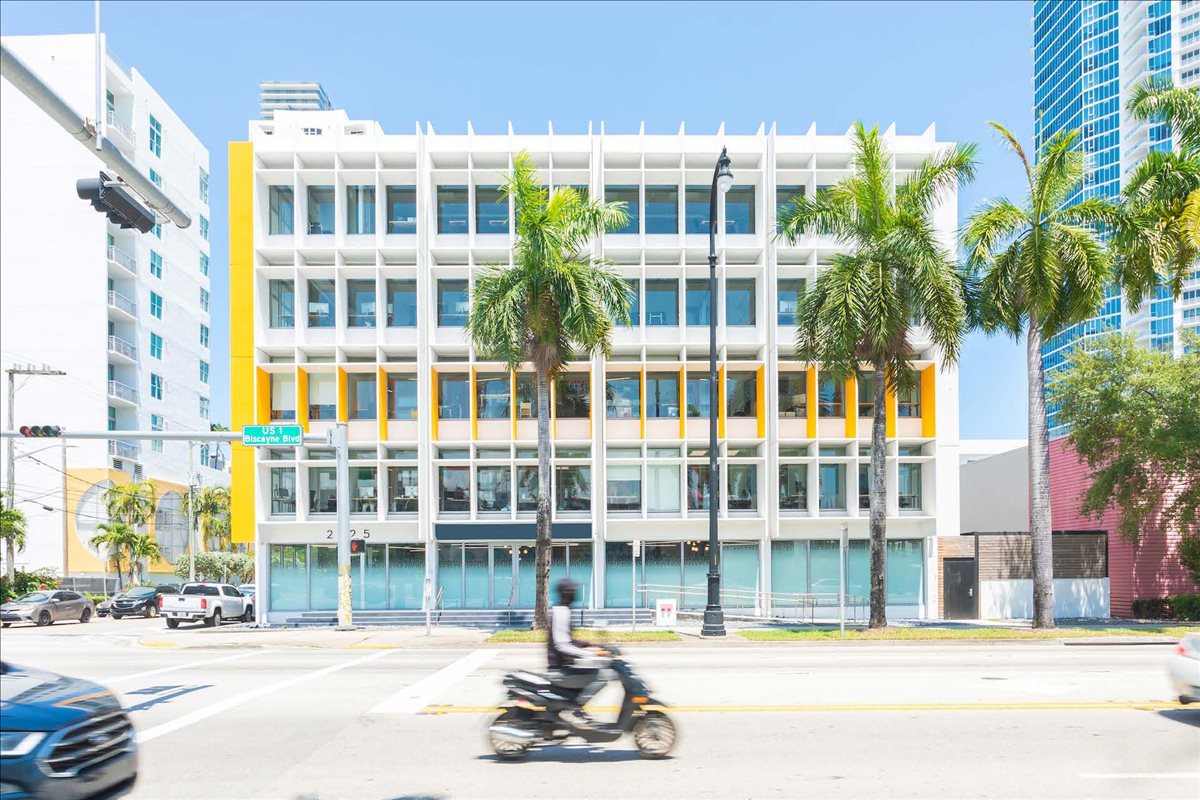 2125 Biscayne Blvd Office Images