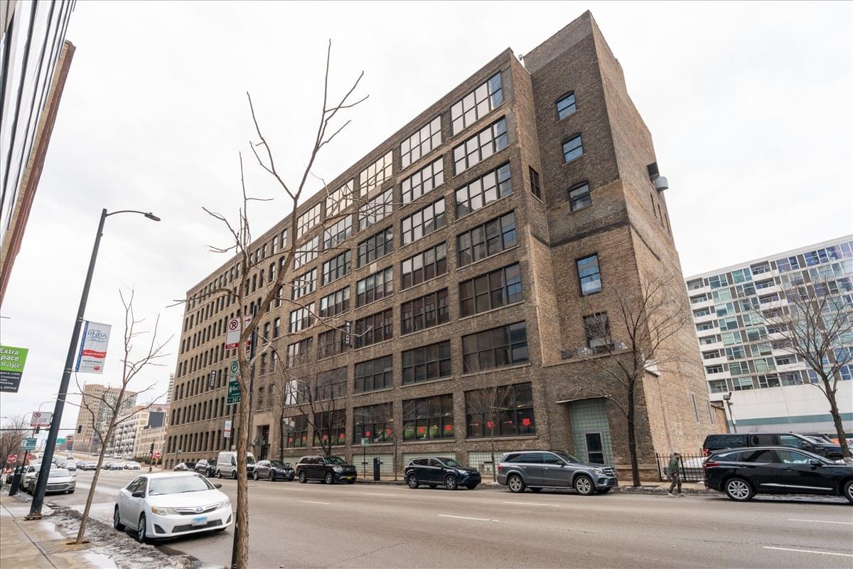Photo of Office Space on 320 West Ohio River North