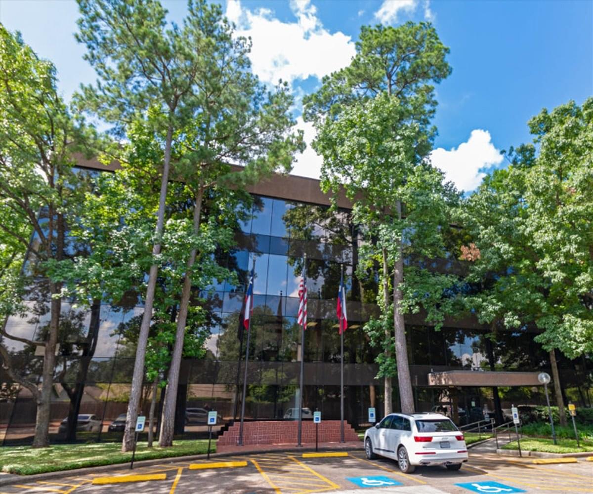 Photo of Office Space on 2200 North Loop West Houston