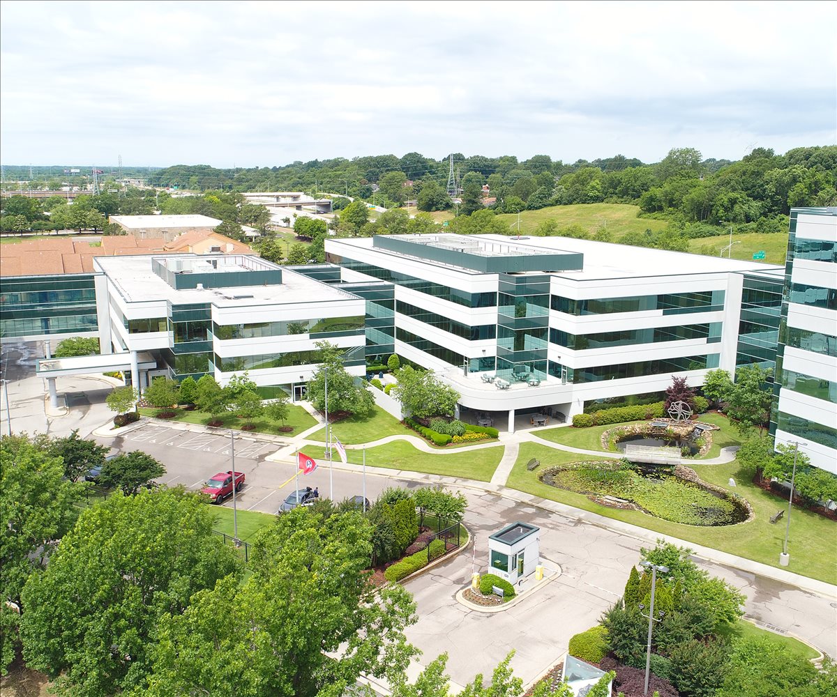 1810 Pyramid Place Office Images