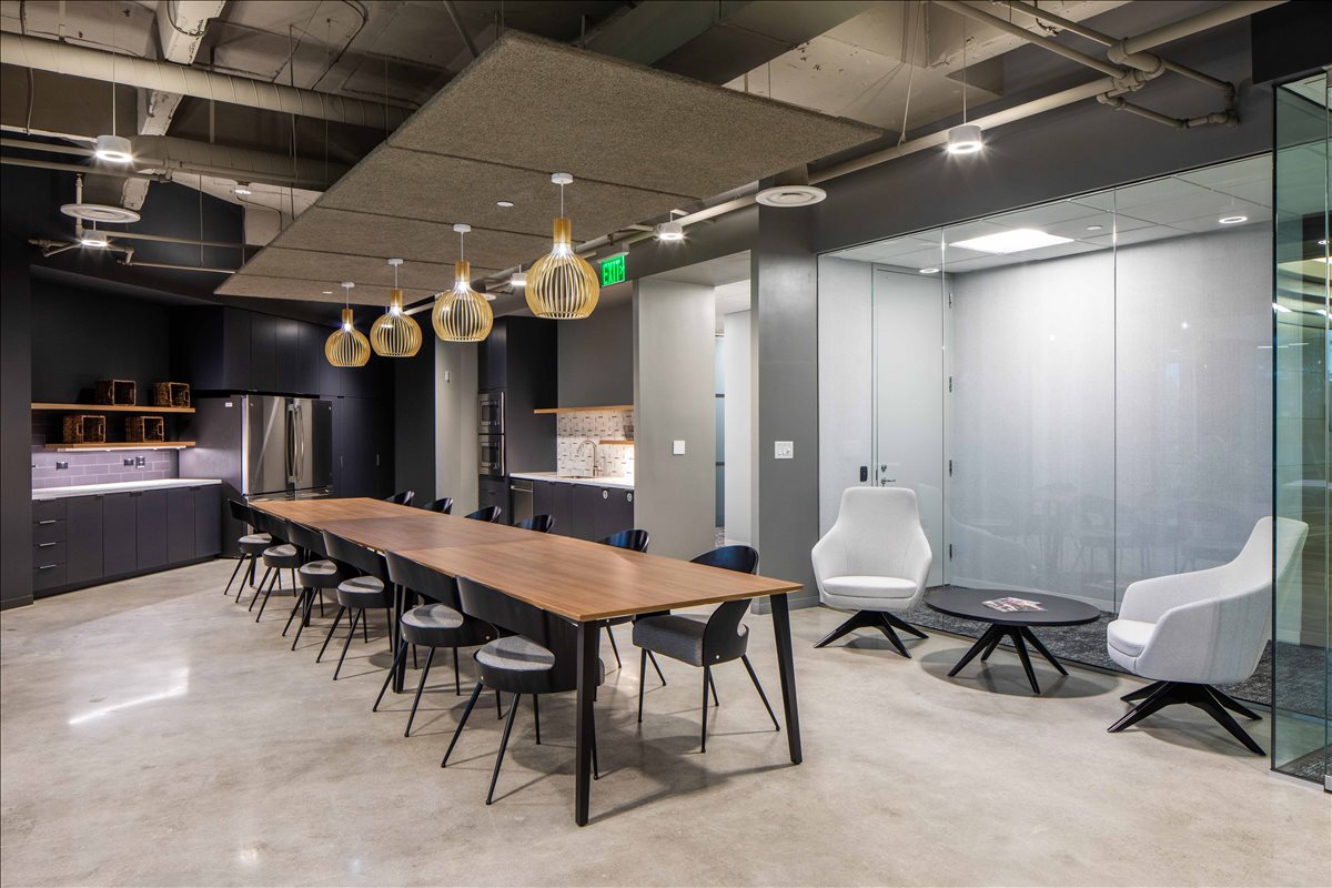 3399 Peachtree Road Northeast Office Images