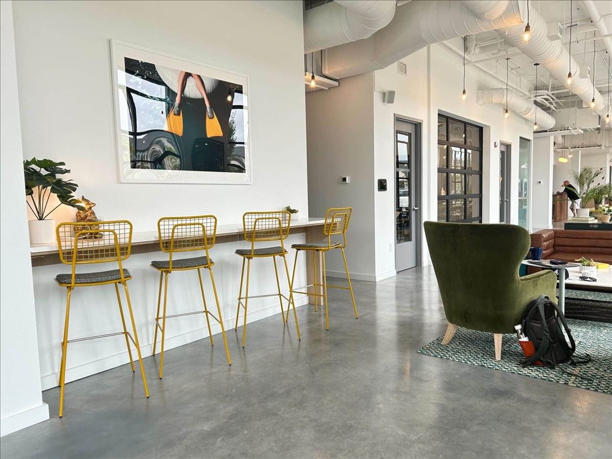 2100 Westshore Drive Office Images