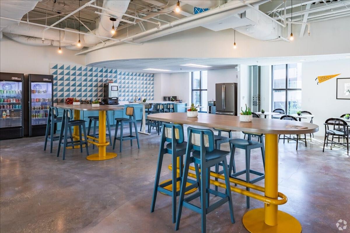 174 Meeting Street available for companies in Charleston
