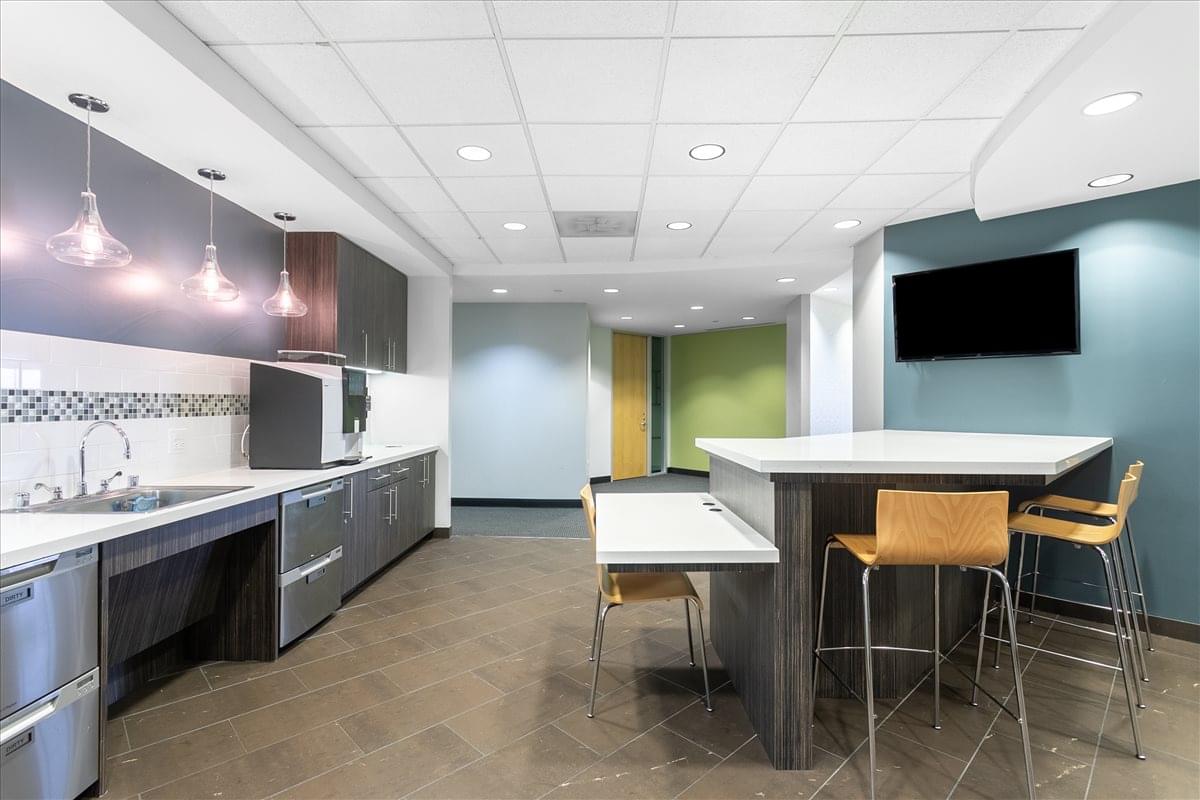 MacArthur Center II, 5605 N MacArthur Blvd, 10th & 11th Fl, Las Colinas Office Space - Irving