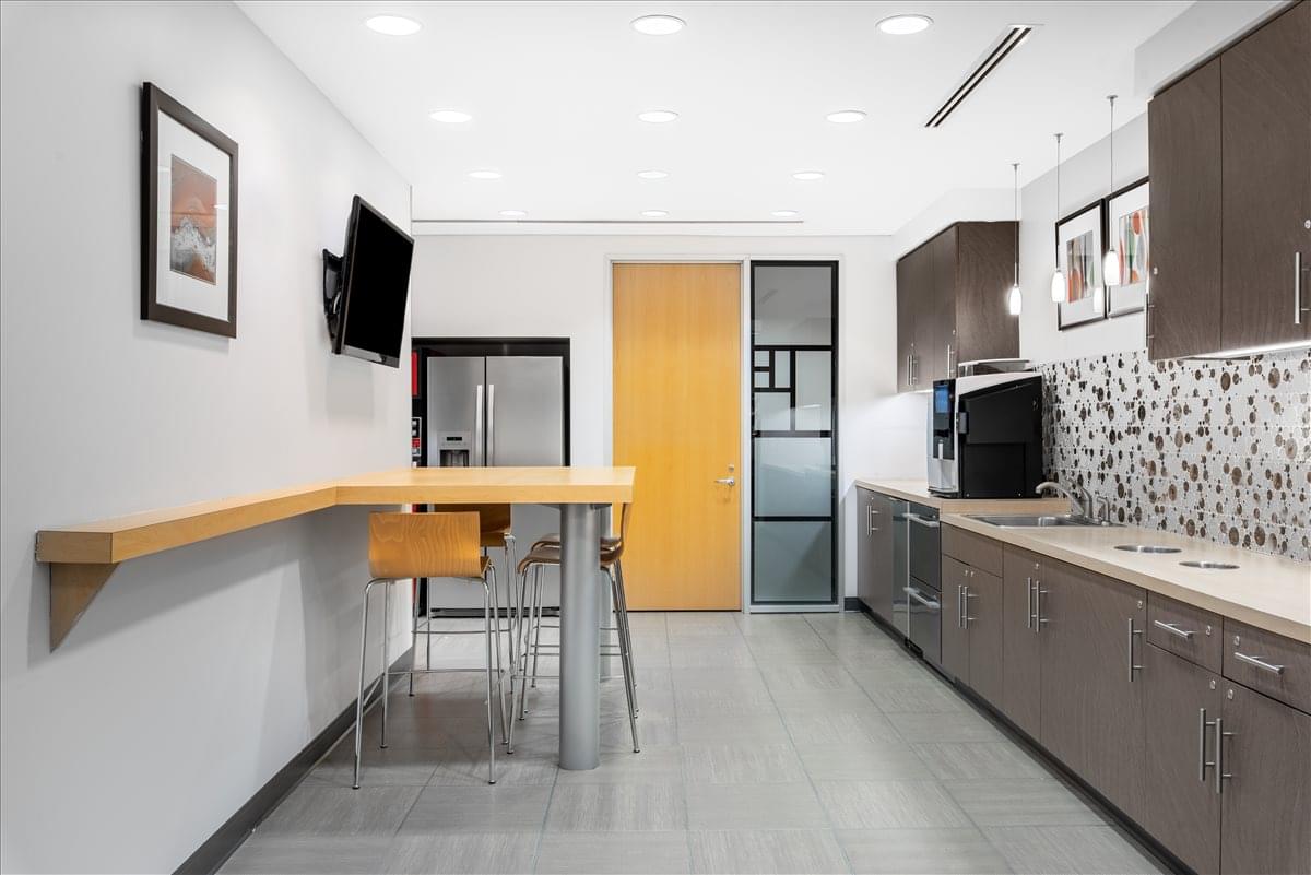 Columbia Center, 14th Fl, 101 W Big Beaver Rd Office Space - Troy