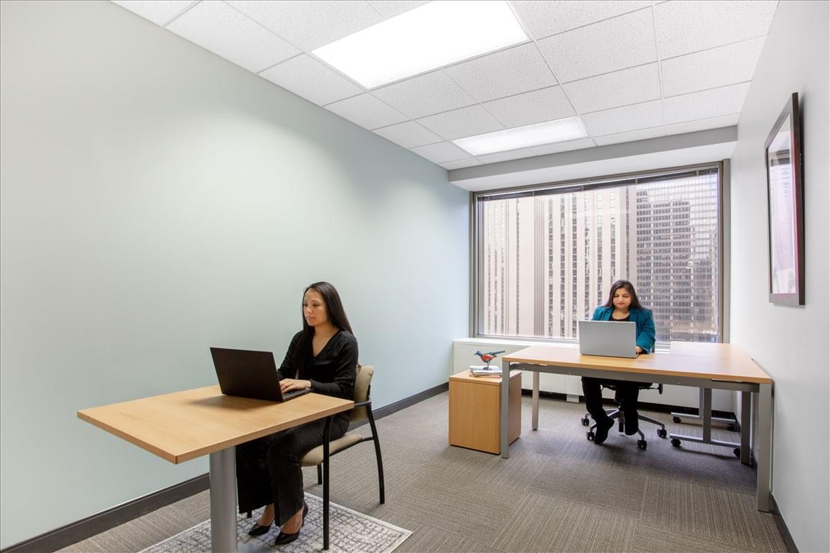 401 North Michigan, Magnificent Mile Office Images
