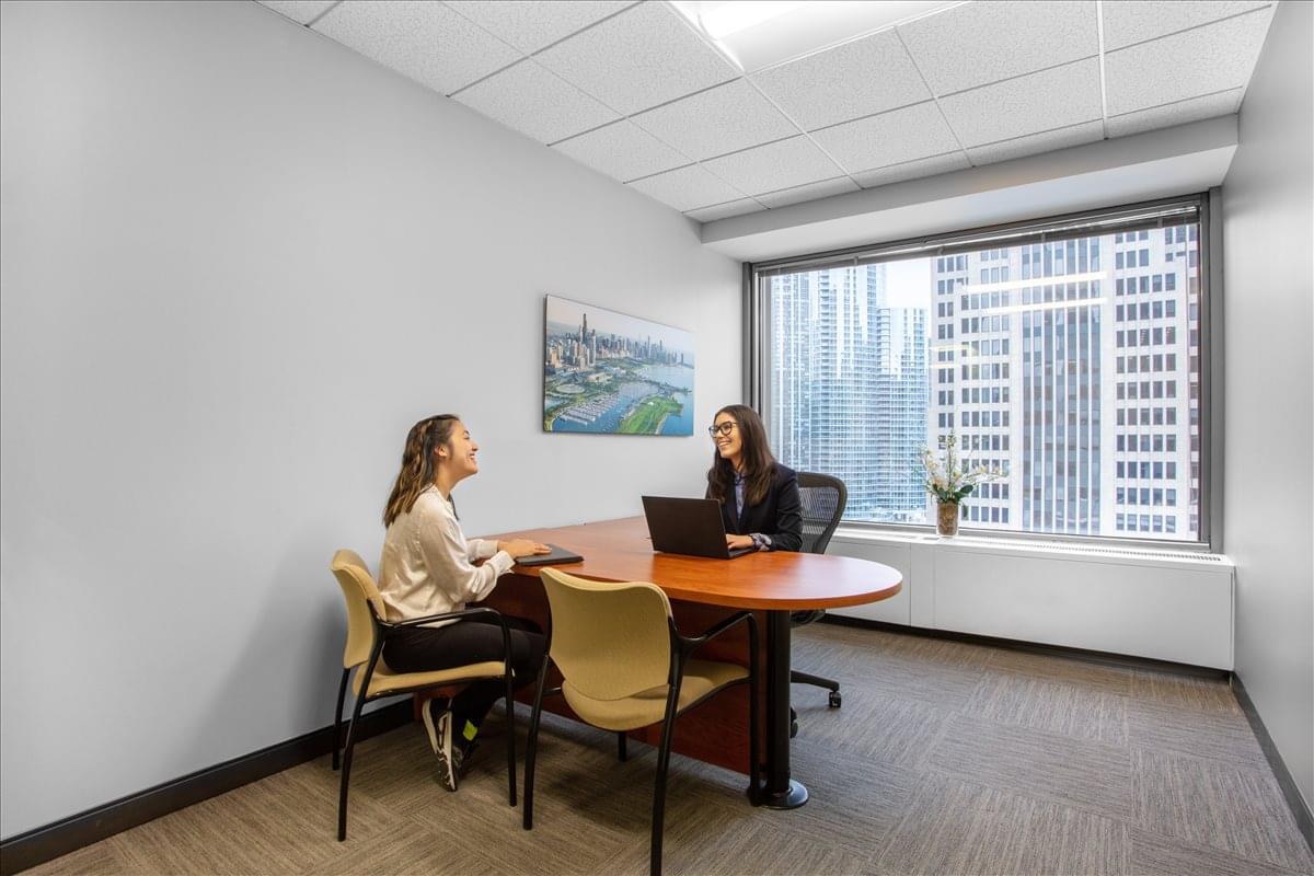 401 North Michigan, Magnificent Mile Office Images