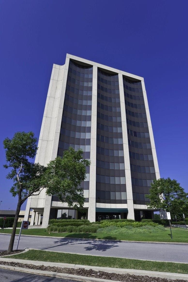 Regency Towers available for companies in Oak Brook