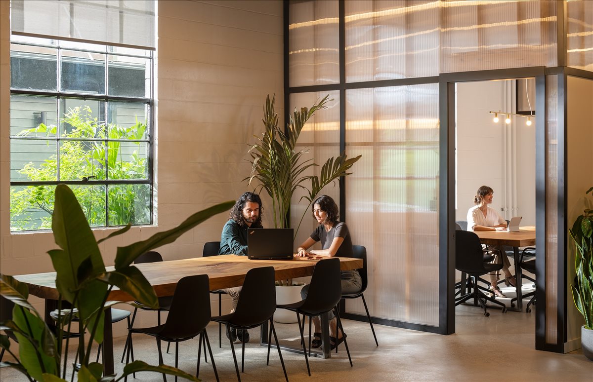 4157 St Louis Street Office Images
