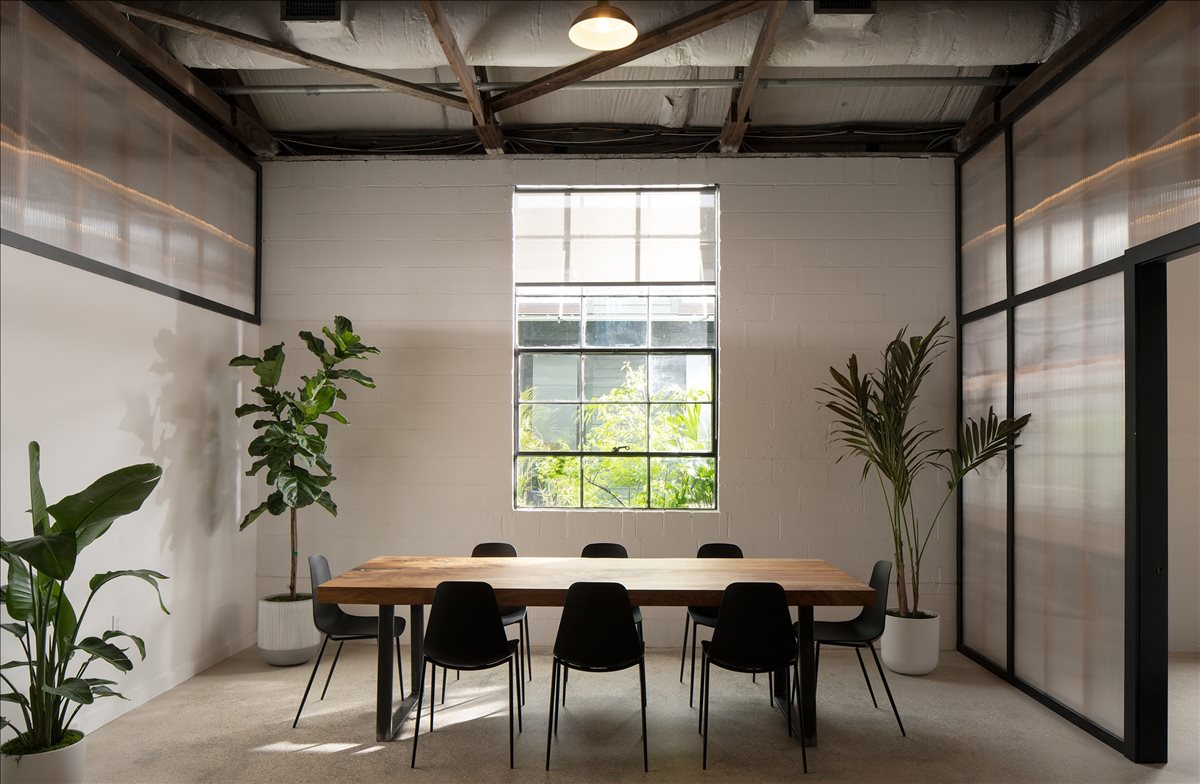 4157 St Louis Street Office Images