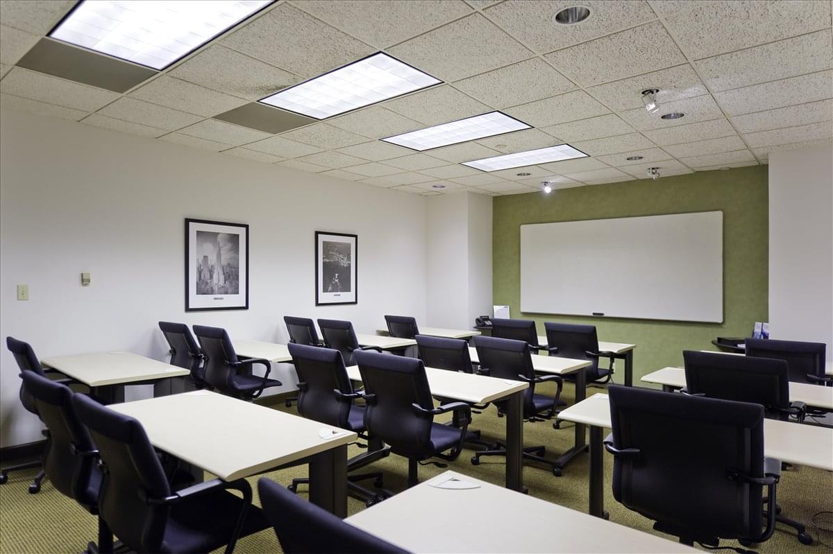 8300 Boone Blvd, Tysons Office Images