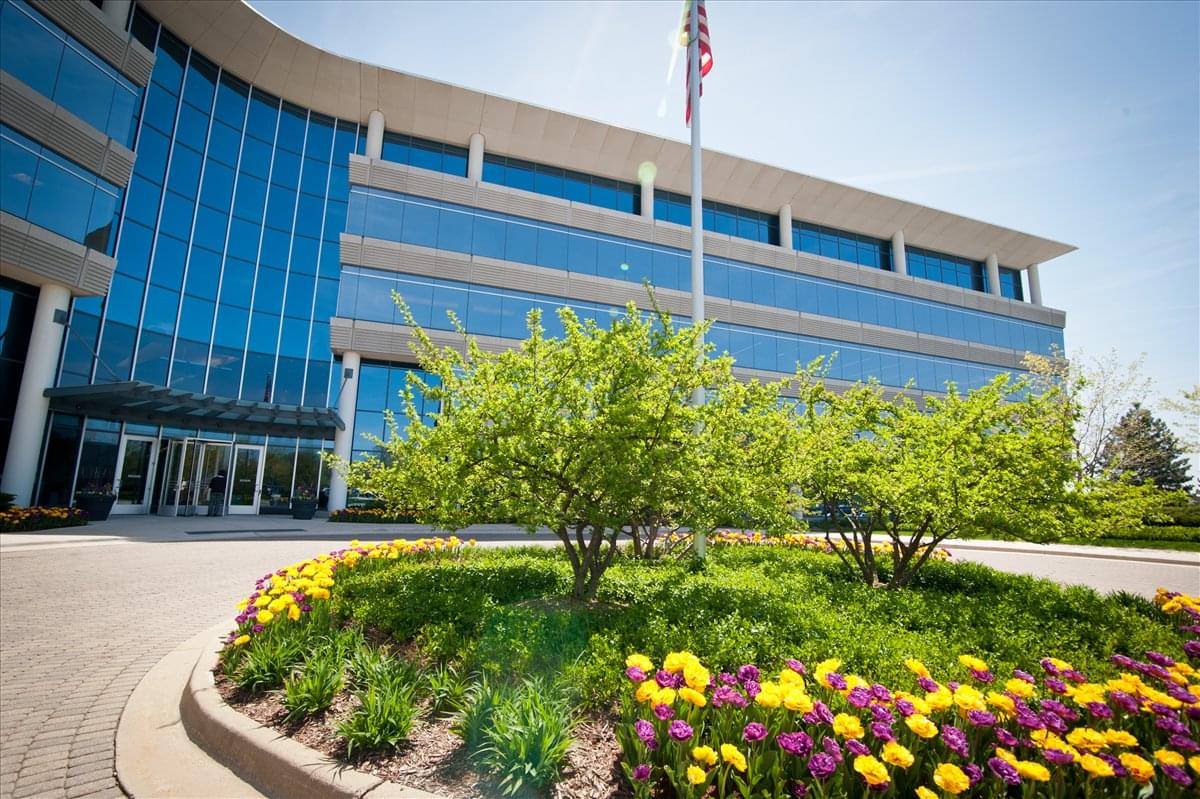 Oak Brook Pointe, 700 Commerce Dr Office Space - Oak Brook