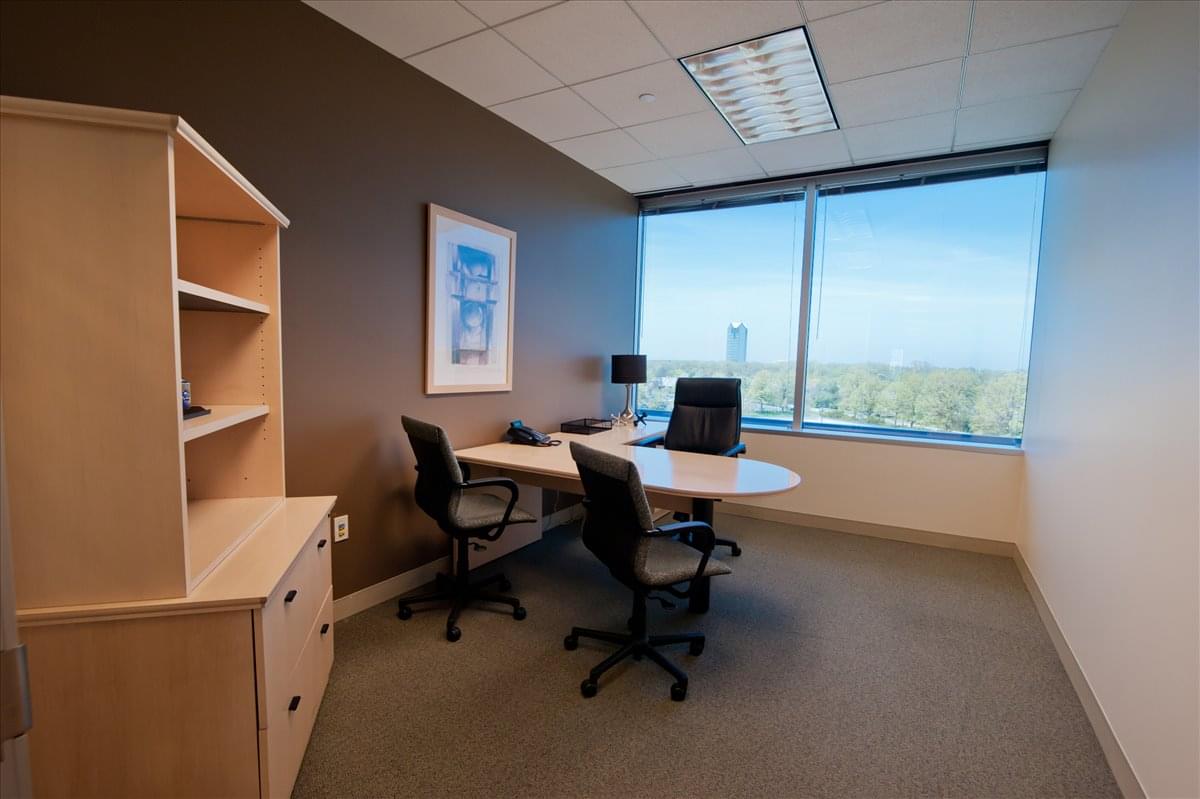 Oak Brook Pointe, 700 Commerce Dr Office Space - Oak Brook